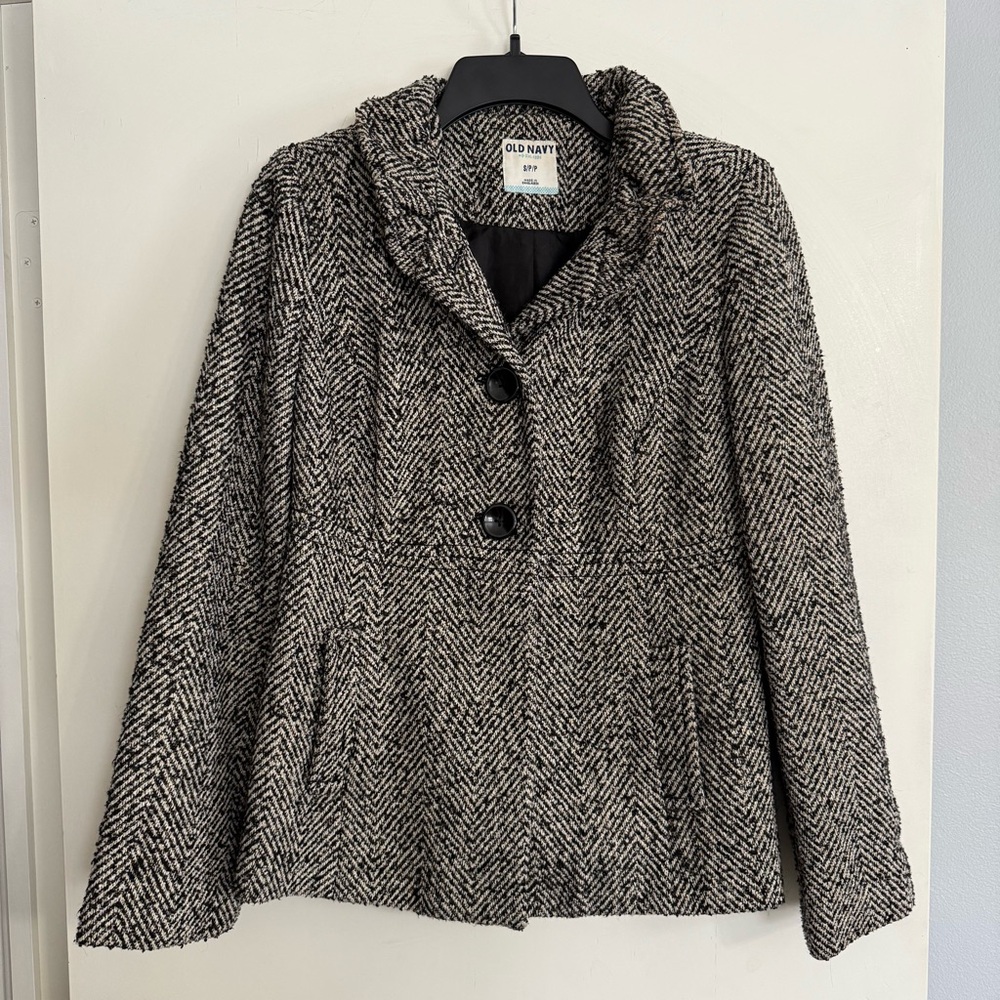 Old Navy Women's coat - Black and White Herringbone w/ metallic gold